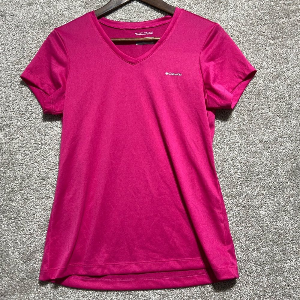 Columbia Woman’s V Neck Omni Wick Athletic Tee Shirt Size Small